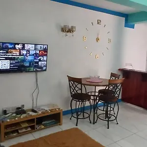 Cozy Vacation Retreat With Free Parking Apartment